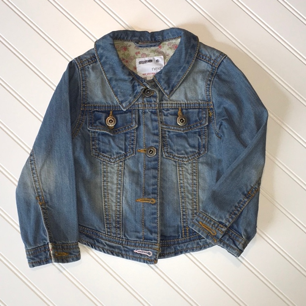 Adorable jean jacket size 2 - 3